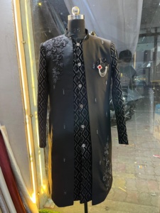 Jodhpuri de terciopelo pesado Sherwani de boda de lujo para hombres con intrincado trabajo de secuencia de bordado a mano personalizable para adultos - Product Image 5