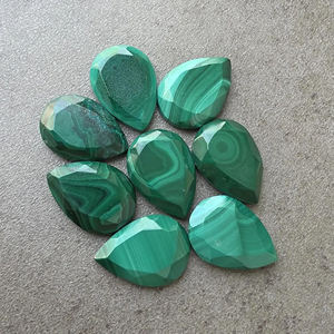 Pierre précieuse de malachite facettée en forme de poire, à dos plat et calibrée |   Cabochon vert naturel en vrac pour la fabrication de bijoux - Product Image 6