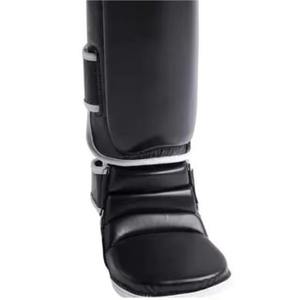 Protège-tibias en cuir multisports pour adultes Hawk, offrant une grande polyvalence, une couche extérieure durable et une protection en mousse souple. - Product Image 4