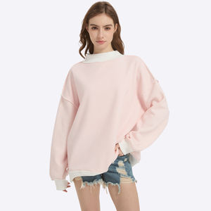 Sudadera Rosa Oversize para Mujer con Cuello Alto Simulado, Cuello y Puños en Contraste Blanco, Forro Polar Texturizado Premium, Manga Larga - Product Image 4