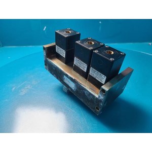Vanne solénoïde à action directe Burkert 00173879, utilisée comme pièce détachée pour équipement semi-conducteur d'occasion - Product Image 1
