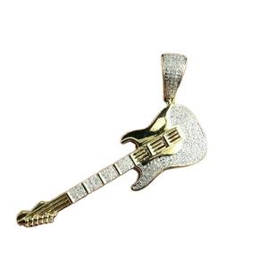 Pendentif de guitare en diamant personnalisé en gros, chaîne hip-hop, bijoux de musique glacés, unisexe, de KRISHNAM JEWELS - Product Image 1