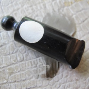Sifflet en corne de buffle pour animaux de compagnie |   Sifflet d'entraînement pour animaux rustique, écologique et fait main, de haute qualité - Product Image 2