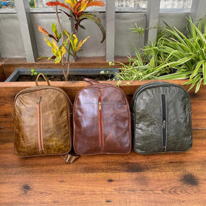 Sac à dos en cuir véritable pleine fleur personnalisé et fait à la main pour unisexe sac à dos pour ordinateur portable Vintage personnalisé en cuir de vachette de haute qualité - Product Image 3