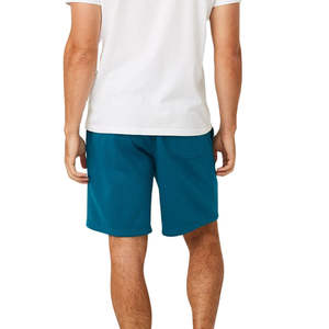 Pantalones cortos de yoga para hombre, ideales para rutinas de gimnasio, ejercicios en casa, actividades de fitness. Pantalones cortos para hombre que permiten la movilidad de las piernas y son ideales para estiramientos. - Product Image 1