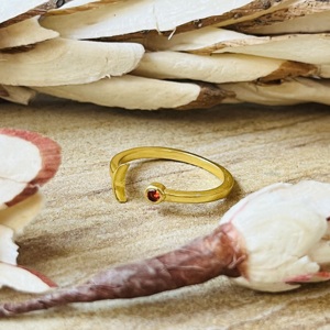 Nouvelle Arrivée Bague Grenat Lune Céleste en Laiton Plaqué Or 18 carats pour Femme, Bijoux Bohèmes Célestes Minimalistes, Vente en Gros - Product Image 3
