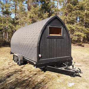 Sauna Móvil Montada <span class=keywords><strong>en</strong></span> Remolque, Sauna de Barril de Madera Oscura Resistente a la Intemperie con Chimenea y Escalera para Glamping y Eventos - Product Image 1