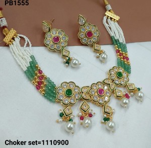 Conjunto de Collar y Pendientes de Perlas Chapados en Oro, Estilo Tradicional Indio, con Mangtikka, para Bodas - Product Image 3