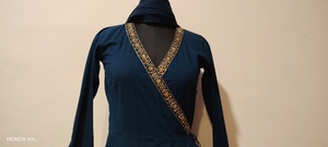 Elegante Vestido Maxi Azul Marino con Bordado Dorado, Cuello en V, Manga Larga, Corte en A, Estilo Casual - Product Image 2