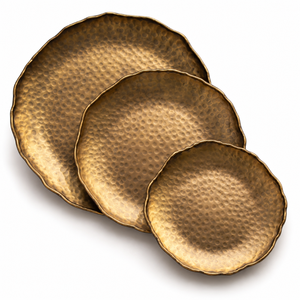 Ensemble de trois plaques en métal martelé doré antique avec finition texturée rustique |   Assiettes de service rondes décoratives traditionnelles élégantes - Product Image 1