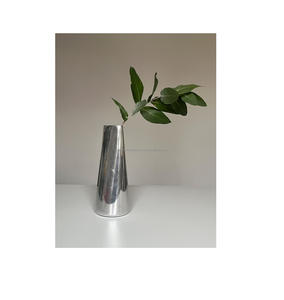 Classic Decorative Metal Flower <b>Vase</b> Featuring Premium Craftsmanship For Sophisticated Home Ambience - Product Image 2