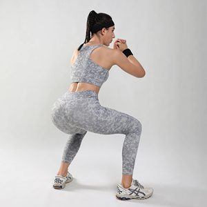 Nuevo conjunto de yoga personalizado para mujer, top corto con hombros descubiertos, leggings de gimnasio con cintura elástica de spandex/nailon para fitness, trabajo, gimnasio y yoga. - Product Image 1