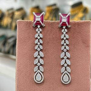 Magnifiques boucles d'oreilles pendantes en laiton plaqué or et argent de qualité supérieure avec zircon CZ pour femmes, tendance pour les soirées - Product Image 3