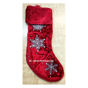 Adorno Navideño Colgante en Forma de Calcetín con Bordado Zari, Material de Tela, Ideal para Regalos a Invitados - Product Image 4