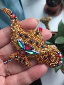 Broche de luxe faite à la main avec perles pour foulards, chapeaux et sacs, broche de créateur brodée avec des perles scintillantes, inspiration nature élégante - Product Image 5