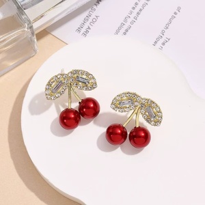 Boucles d'oreilles clous en forme de cerise avec moissanite sertie griffe, plaqué argent, bijoux de mariage unisexe, design fruit mignon - Product Image 3