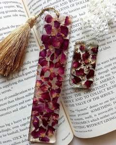 Pétalos de Flores Secas Hechos a Mano con Hojas de Oro, Arte Decorativo Redondo de Madera para Cocina, Marcapáginas Duradero para Diwali - Product Image 1