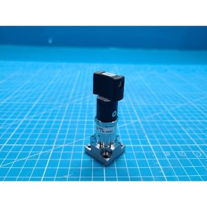 Vanne à diaphragme haute pureté FUJIKIN FUNSDL-21G-6.35UGC, utilisée comme pièce détachée pour équipement semi-conducteur d'époque - Product Image 2
