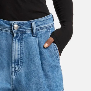 Shorts en jean pour femme, coupe moderne, confortables, pour l'été et les loisirs en extérieur, avec logo, collection 2026 - Product Image 3