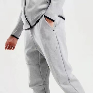 Ensembles de survêtements à logo personnalisé pour hommes deux pièces ensembles de pantalons évasés d'hiver sweats à capuche à impression bouffante survêtements pour hommes - Product Image 3