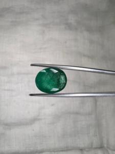 Émeraude Naturelle Zambienne Coupe Ovale 5,01 Carats Pierre Précieuse Verte de Haute Qualité Fournisseur en Gros - Product Image 1