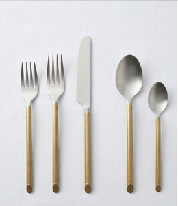Ensemble de couverts minimalistes en acier inoxydable avec manche doré brossé, finition miroir, passe au lave-vaisselle, idéal pour la vaisselle de mariage - Product Image 1