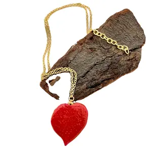 镀金手工精美设计的红色心形珐琅吊坠与链项链