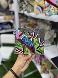กระเป๋าใส่เหรียญปักลูกปัดทำมือแบบดั้งเดิมพร้อมลวดลายดอกไม้ที่สวยงามและงานฝีมือประณีต - Product Image 4