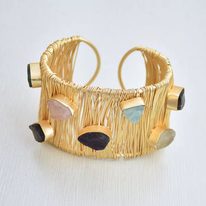 Brazalete Ajustable Minimalista de Latón Chapado en Oro con Diseño de Flor y Piedras Semipreciosas Naturales, Joyería de Moda Unisex Hecha a Mano - Product Image 6