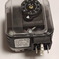 Pressostat à diaphragme Kromschroder DG50U-5 pour la surveillance de la pression du gaz et de l'air