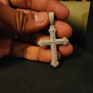 Pendentif Croix en Argent 925 avec Diamants de Laboratoire, Breloque Religieuse Entièrement Sertie de Diamants Micro-Pavés - Product Image 2