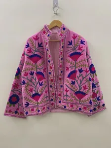 Veste brodée Suzani en velours rose faite à la main pour femme, style traditionnel Rajasthani, travail floral au fil, ouverte sur le devant, pour l'hiver - Product Image 3
