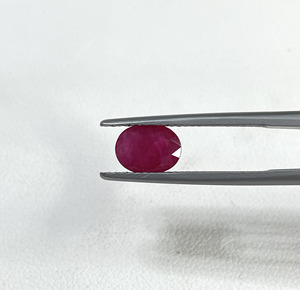 Rubí de Mozambique Calentado 100% Natural de Alta Calidad, Corte Ovalado Calibrado de 6x8mm, Color Rojo Rosado, Gema Suelta para Joyería - Product Image 3
