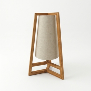 Lampe de table en bois sur trépied au design moderne et personnalisé pour la décoration de la chambre à coucher - Product Image 1