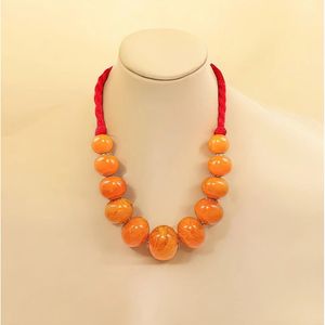 Collier en résine et bois à surface polie, finition soignée, accessoires de mode - Product Image 4