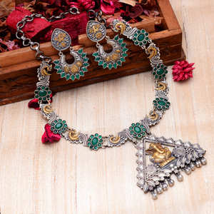 Conjunto de Collar de Dos Tonos en Plata Oxidada, Joyería Étnica para Mujer, Hermoso Collar de Diseño con Gemas Verdes - Product Image 5