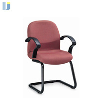 Chaise de bureau visiteur à dossier mi-haut au design moderne avec base en acier, rembourrage en mousse PU haute densité, accoudoirs fixes et revêtement noir thermolaqué