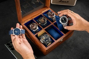 Caja de Exhibición de Relojes de Lujo en Madera de Nogal, Estuche Organizador de Relojes de Madera Premium, Caja de Almacenamiento de Relojes Hecha a Mano en Madera de Palisandro, Caja de Relojes Ejecutiva - Product Image 6