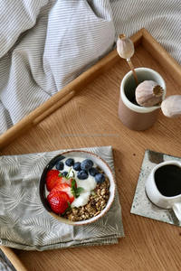 Plateau de service personnalisé en bois de noyer avec poignées en métal Tayyab Artisanat Couleur personnalisée - Product Image 3