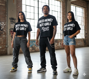 เสื้อยืดทรงหลวมแบบยูนิเซ็กซ์ ตกแต่งด้วยคริสตัลทั่วตัว ปักโลโก้แบบดิสเทรส ผลิตโดยผู้ผลิตเสื้อผ้าสตรีทแวร์ชั้นนำ เสื้อยืดครอป - Product Image 1