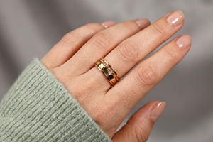 Ensemble de bagues empilables en or 14 carats texturé martelé de luxe, bijoux minimalistes de créateur pour femmes, vente en gros - Product Image 5