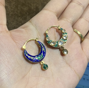 Pendientes de Aro de Plata Hechos a Mano con Baño de Oro de 18K y Incrustaciones de Cristal |   Blue Green Heritage Jaipur para Mujer - Product Image 3