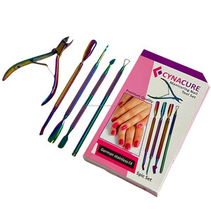 CYNACURE Set de Herramientas de Manicura de 5 Piezas, Acero Inoxidable, Empujador de Cutículas de Doble Cabeza, Kit de Cortaúñas de Doble Uso, Acabado Arcoíris, en Caja - Product Image 1