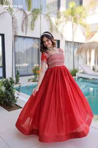 Ensemble de robes de soirée de haute qualité en soie H O avec sequins, perles et broderies - Achat en ligne en Inde - Product Image 6