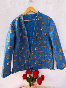 เสื้อแจ็คเก็ตแม็กซี่แบบมีฮู้ด ผ้ากำมะหยี่พิมพ์ลายเสือสีน้ำเงิน แบบสองด้าน ติดกระดุมมาตรฐาน ทำด้วยมือ เป็นมิตรกับสิ่งแวดล้อม สำหรับผู้หญิง - Product Image 1