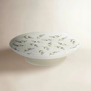 Support à gâteau rond en céramique avec motif floral violet, base blanche faite à la main, lavage à la main uniquement - Product Image 1