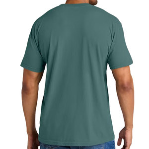 เสื้อยืดคอกลมแขนสั้นเย็บด้วยเข็มสามเข็ม พร้อมเสื้อคลุมแขนยาวคอกลมแบบ Utility Division และเสื้อยืดคลาสสิกด้านหน้าซ้าย - Product Image 4