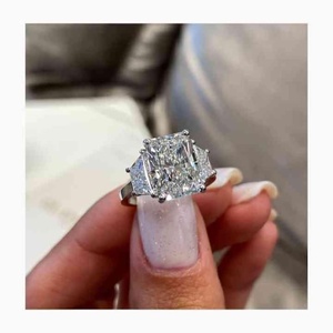 Anillo de Tres Piedras de Moissanita Brillante de 5 Quilates con Corte Radiante, Plata 925 Original Chapada en Oro, Joyería para Mujer, Regalo para Bodas y Fiestas, para Amigas - Product Image 3
