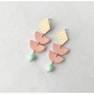 Boucles d'oreilles en résine élégantes, finition brillante, design moderne, structure durable, fournitures de perlage de luxe, conçues par des artisans expérimentés - Product Image 4
