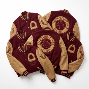 Veste universitaire en laine avec manches en cuir, broderie motif viaduc en pierre et écusson Keystone, pour la vente en gros - Product Image 5